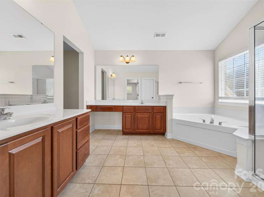 1008 Spring Rose Lane, Matthews, NC 28104.  MLS# CAR4382906, YatesRealty ID 24258. 