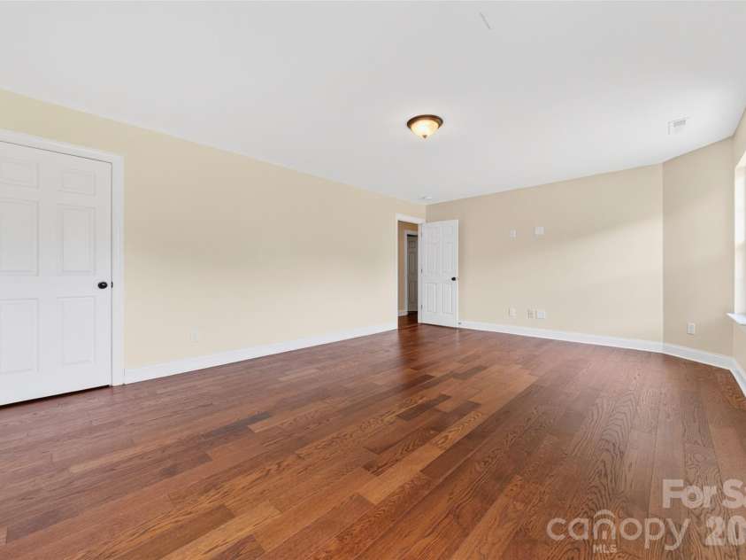 1008 Spring Rose Lane, Matthews, NC 28104.  MLS# CAR4382906, YatesRealty ID 24258. 