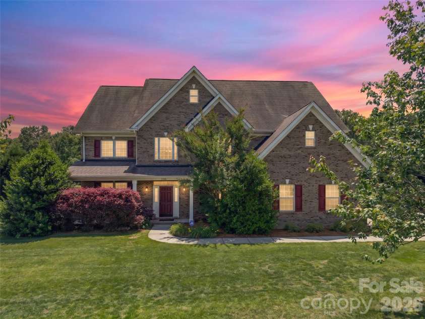 1008 Spring Rose Lane, Matthews, NC 28104.  MLS# CAR4382906, YatesRealty ID 24258. 