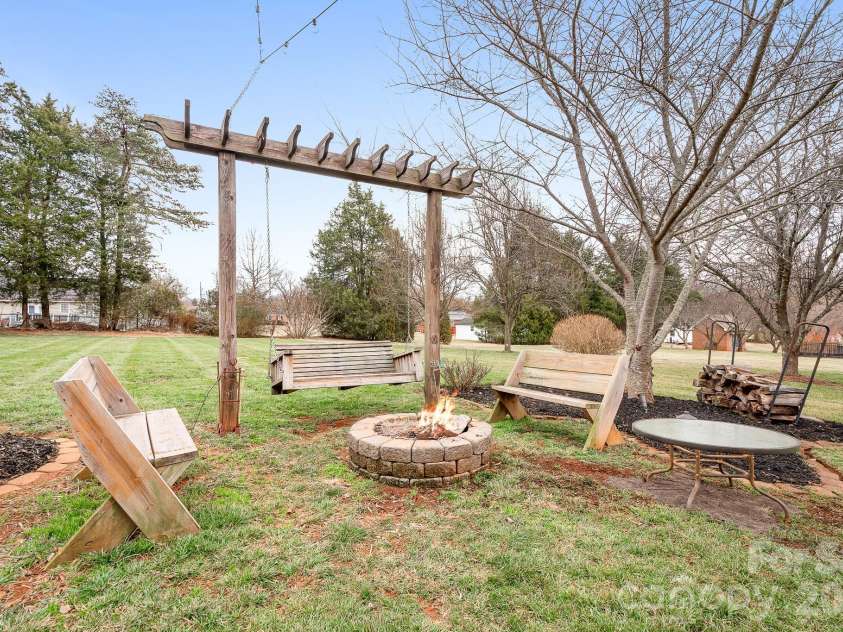 129 Postell Drive, Statesville, NC 28625.  MLS# CAR4349508, YatesRealty ID 2426. 