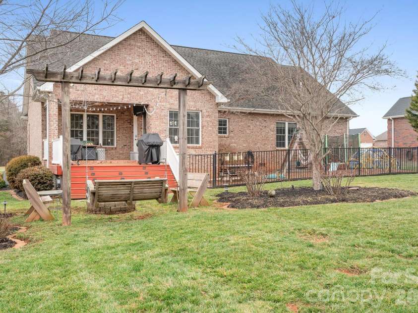 129 Postell Drive, Statesville, NC 28625.  MLS# CAR4349508, YatesRealty ID 2426. 