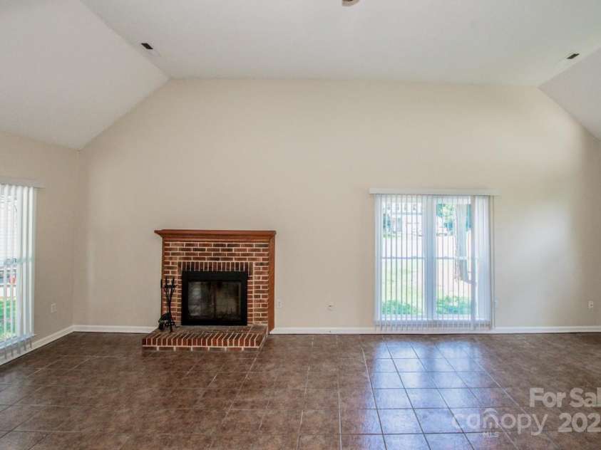 169 Southhaven Drive, Mooresville, NC 28117.  MLS# CAR4278204, YatesRealty ID 24260. 