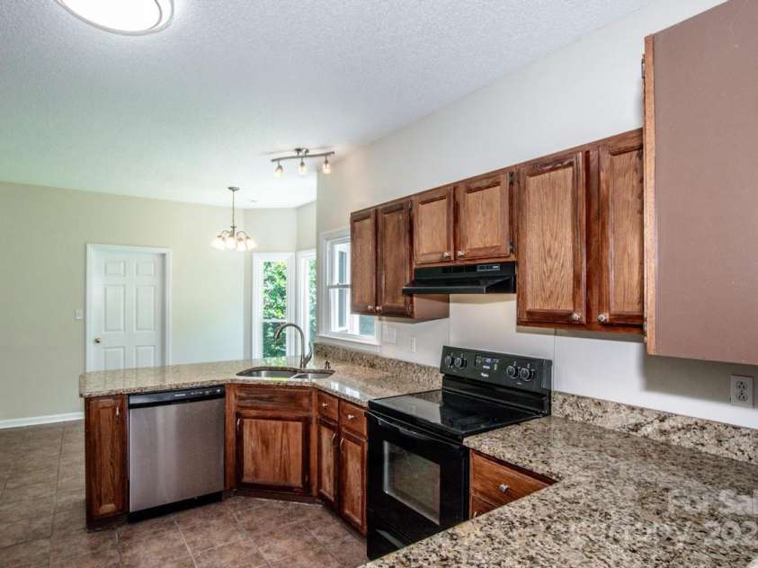 169 Southhaven Drive, Mooresville, NC 28117.  MLS# CAR4278204, YatesRealty ID 24260. 