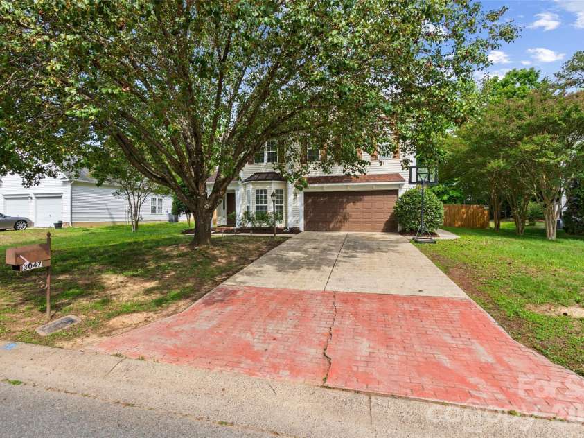 3047 Wyntree Court, Matthews, NC 28104.  MLS# CAR4381909, YatesRealty ID 24261. 