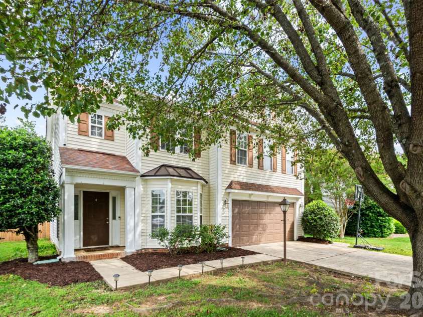 3047 Wyntree Court, Matthews, NC 28104.  MLS# CAR4381909, YatesRealty ID 24261. 