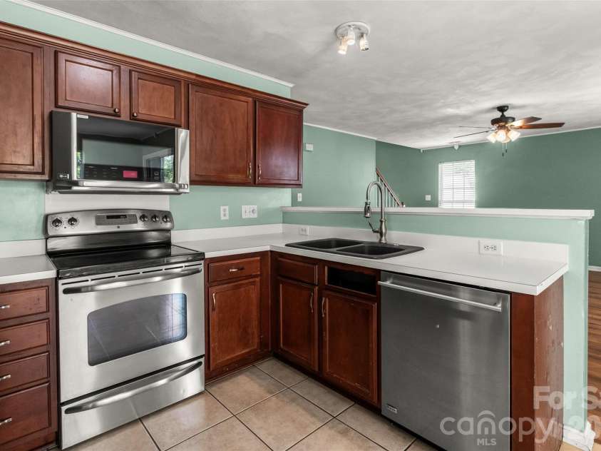 3047 Wyntree Court, Matthews, NC 28104.  MLS# CAR4381909, YatesRealty ID 24261. 