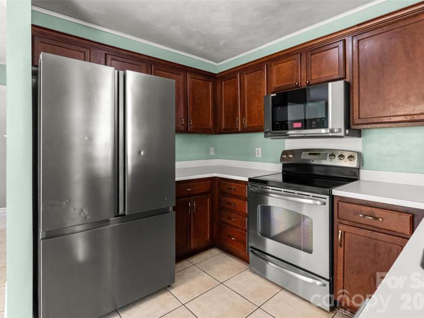 3047 Wyntree Court, Matthews, NC 28104.  MLS# CAR4381909, YatesRealty ID 24261. 