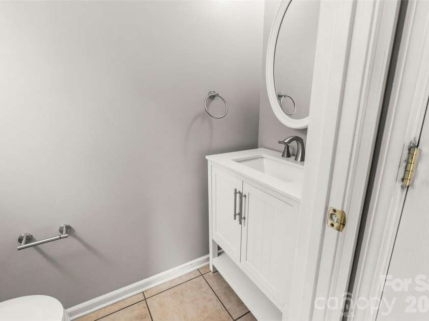 3047 Wyntree Court, Matthews, NC 28104.  MLS# CAR4381909, YatesRealty ID 24261. 