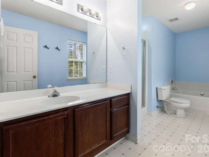 3047 Wyntree Court, Matthews, NC 28104.  MLS# CAR4381909, YatesRealty ID 24261. 