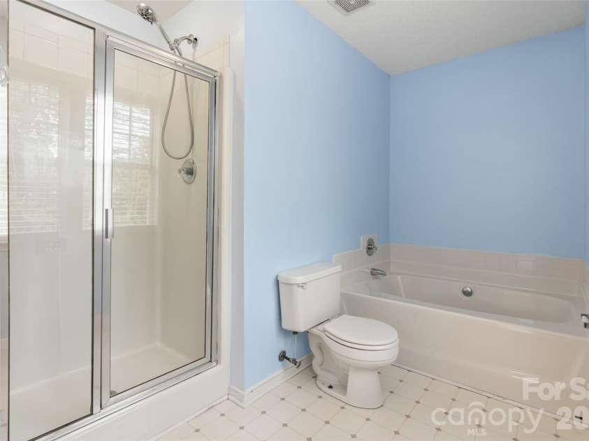 3047 Wyntree Court, Matthews, NC 28104.  MLS# CAR4381909, YatesRealty ID 24261. 
