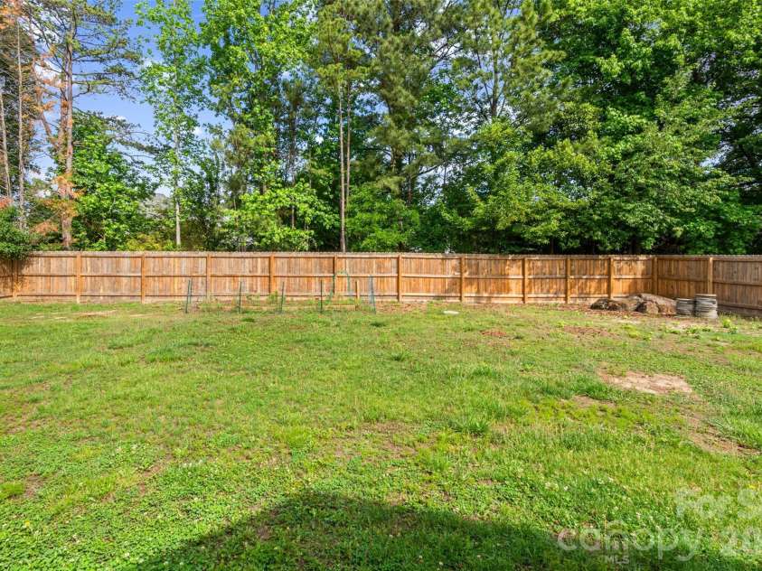 3047 Wyntree Court, Matthews, NC 28104.  MLS# CAR4381909, YatesRealty ID 24261. 