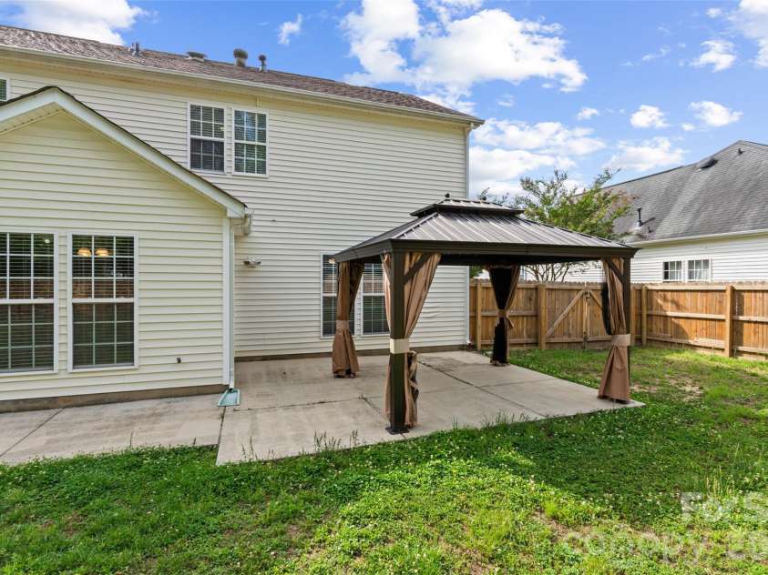 3047 Wyntree Court, Matthews, NC 28104.  MLS# CAR4381909, YatesRealty ID 24261. 