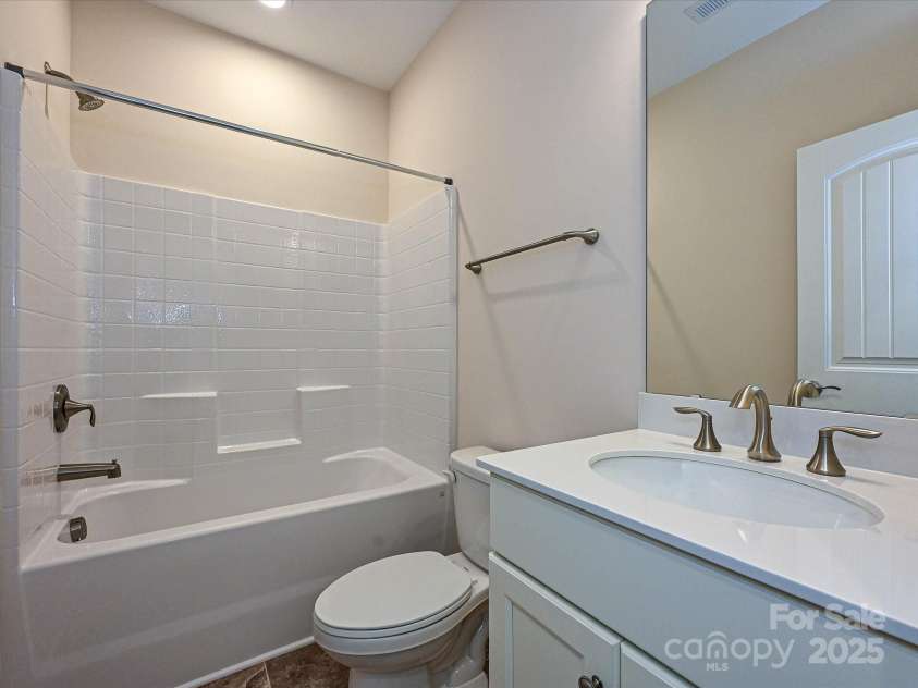 118 STOWAWAY Drive, Denver, NC 28037.  MLS# CAR4278600, YatesRealty ID 24262. Bathroom 2