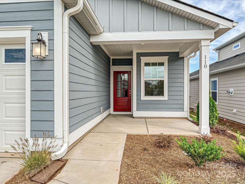 118 STOWAWAY Drive, Denver, NC 28037.  MLS# CAR4278600, YatesRealty ID 24262. Front Entry