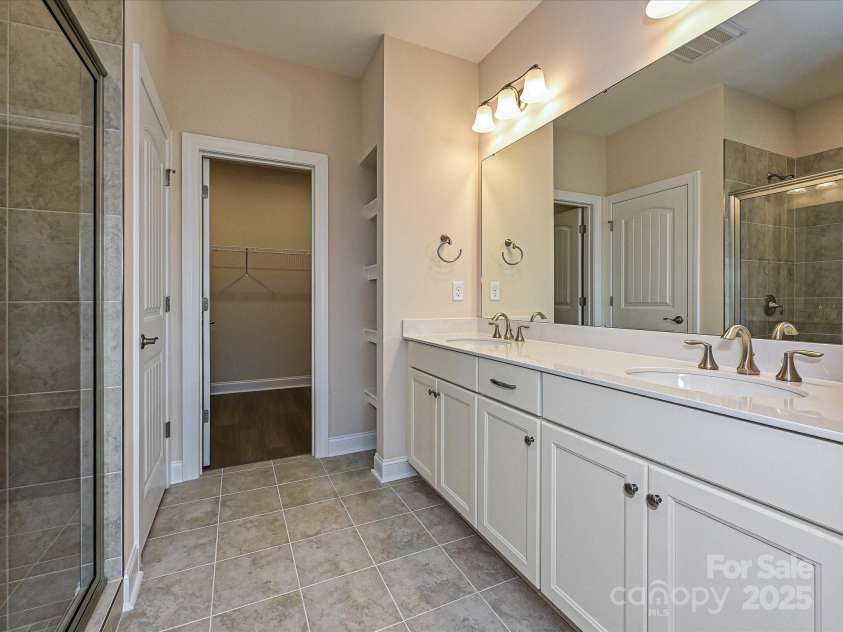 118 STOWAWAY Drive, Denver, NC 28037.  MLS# CAR4278600, YatesRealty ID 24262. Primary Bathroom