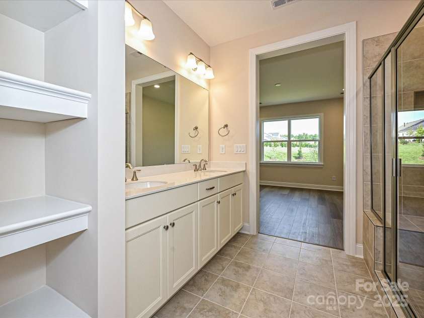 118 STOWAWAY Drive, Denver, NC 28037.  MLS# CAR4278600, YatesRealty ID 24262. Primary Bathroom
