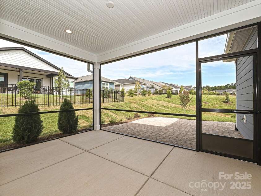 118 STOWAWAY Drive, Denver, NC 28037.  MLS# CAR4278600, YatesRealty ID 24262. Screened in Patio