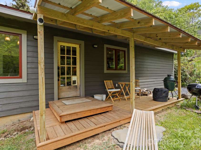 1108 Pine Root Branch Road, Bakersville, NC 28705.  MLS# CAR4376501, YatesRealty ID 24263. 