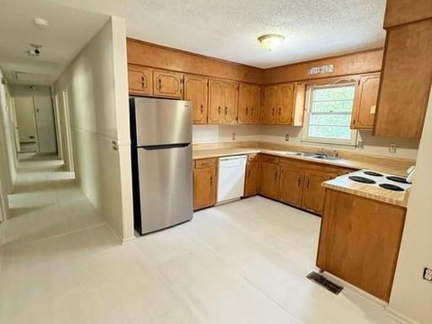 366 Old Race Track Road, Gaffney, SC 29340.  MLS# CAR4278597, YatesRealty ID 24263. 