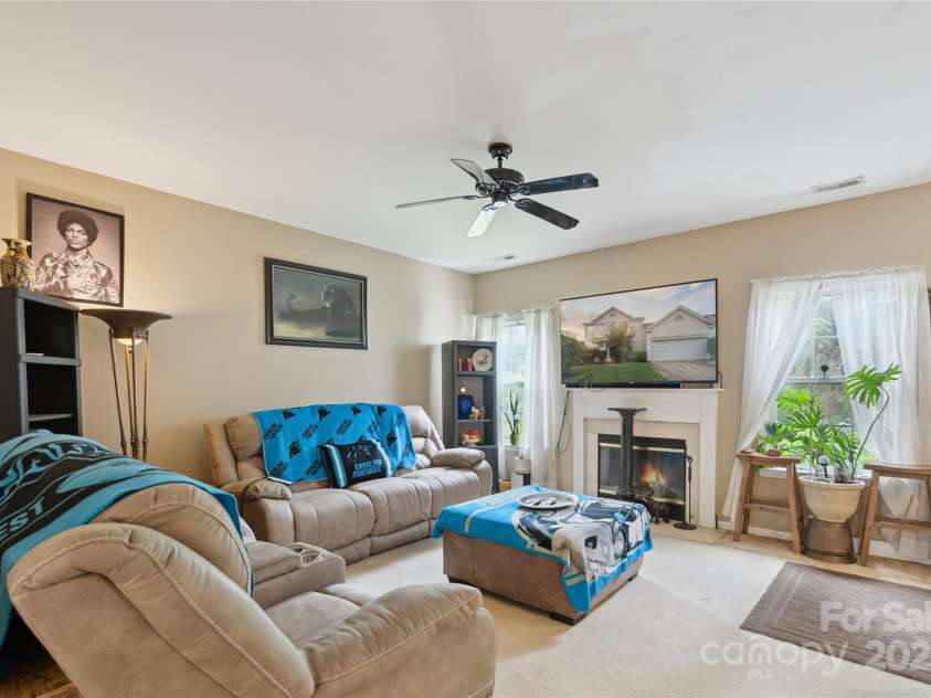 11440 Lamoille Lane, Charlotte, NC 28278.  MLS# CAR4274644, YatesRealty ID 24264. 