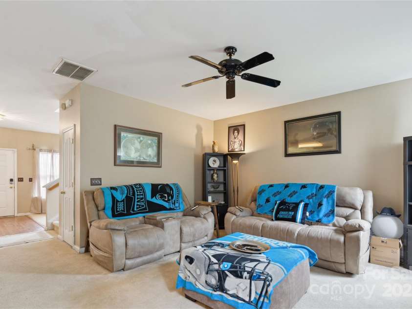 11440 Lamoille Lane, Charlotte, NC 28278.  MLS# CAR4274644, YatesRealty ID 24264. 