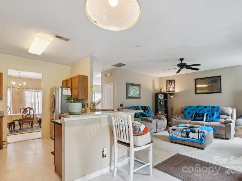 11440 Lamoille Lane, Charlotte, NC 28278.  MLS# CAR4274644, YatesRealty ID 24264. 