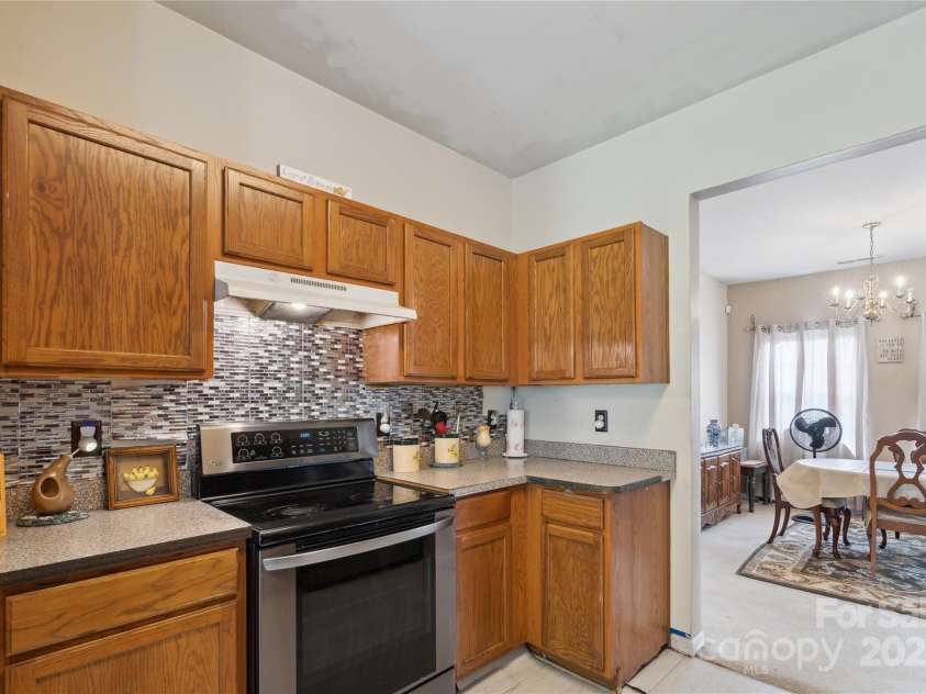 11440 Lamoille Lane, Charlotte, NC 28278.  MLS# CAR4274644, YatesRealty ID 24264. 
