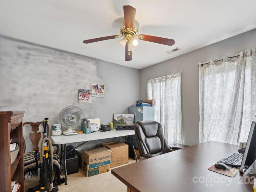 11440 Lamoille Lane, Charlotte, NC 28278.  MLS# CAR4274644, YatesRealty ID 24264. 