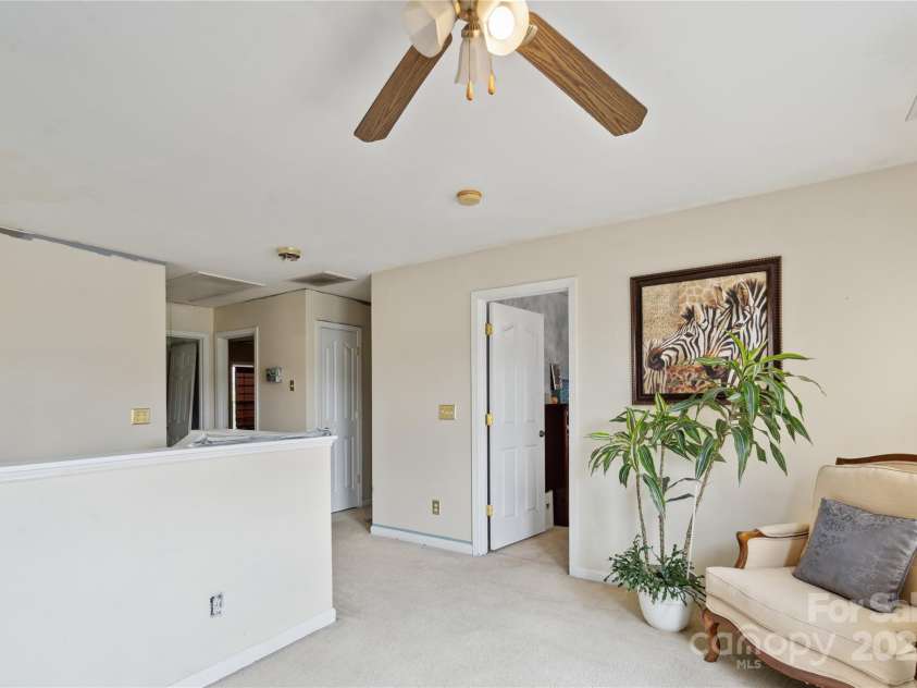 11440 Lamoille Lane, Charlotte, NC 28278.  MLS# CAR4274644, YatesRealty ID 24264. 