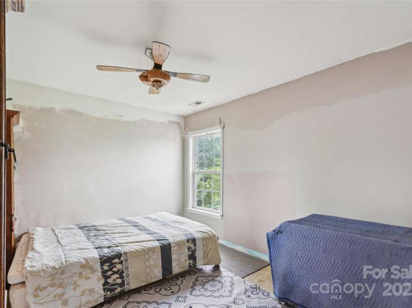 11440 Lamoille Lane, Charlotte, NC 28278.  MLS# CAR4274644, YatesRealty ID 24264. 