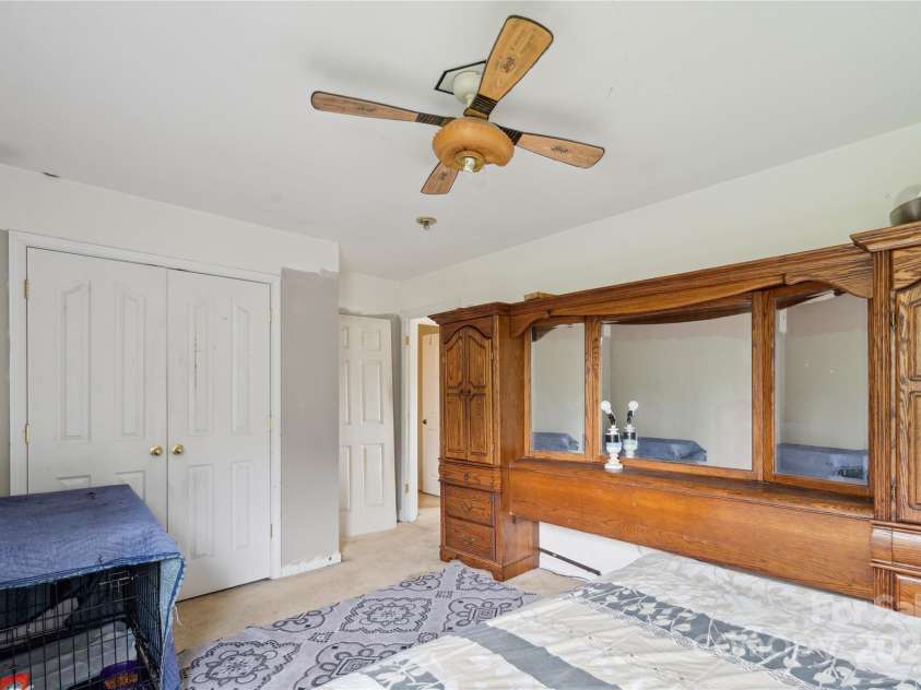 11440 Lamoille Lane, Charlotte, NC 28278.  MLS# CAR4274644, YatesRealty ID 24264. 