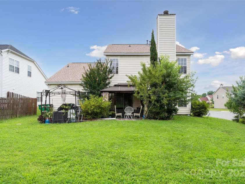 11440 Lamoille Lane, Charlotte, NC 28278.  MLS# CAR4274644, YatesRealty ID 24264. 