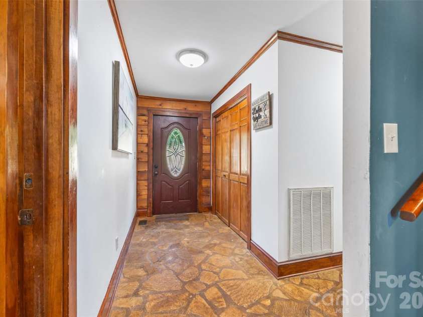 3805 Marwick Road, Charlotte, NC 28278.  MLS# CAR4384313, YatesRealty ID 24264. 