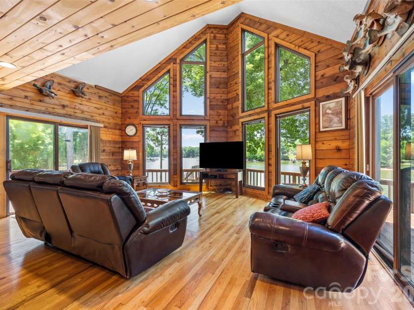 3805 Marwick Road, Charlotte, NC 28278.  MLS# CAR4384313, YatesRealty ID 24264. 
