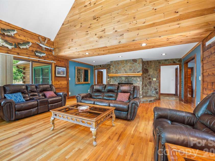 3805 Marwick Road, Charlotte, NC 28278.  MLS# CAR4384313, YatesRealty ID 24264. 