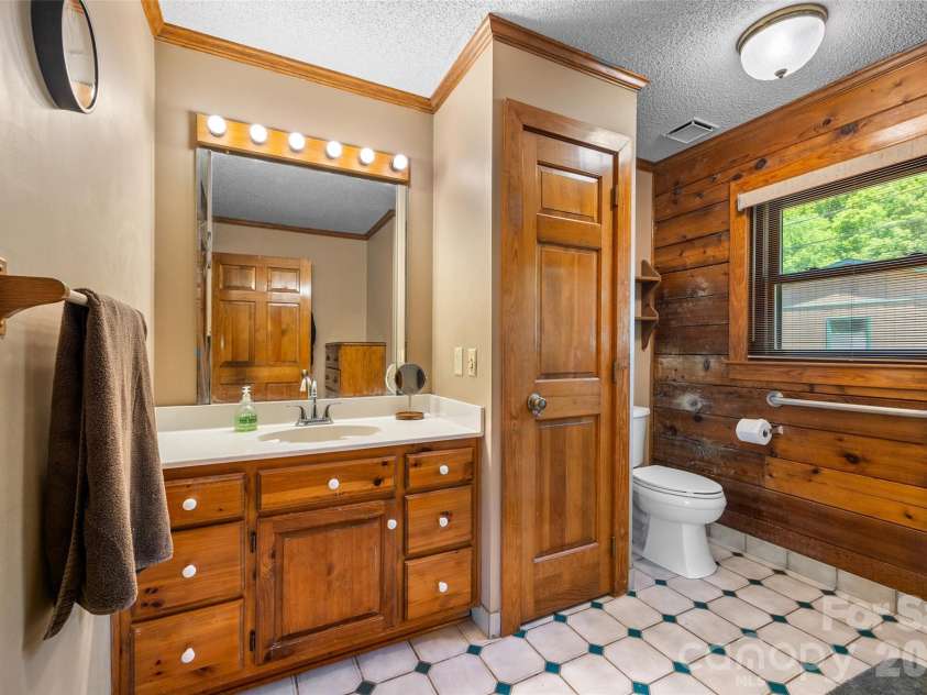 3805 Marwick Road, Charlotte, NC 28278.  MLS# CAR4384313, YatesRealty ID 24264. 