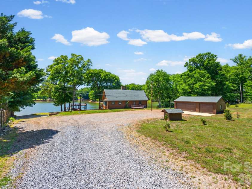3805 Marwick Road, Charlotte, NC 28278.  MLS# CAR4384313, YatesRealty ID 24264. 