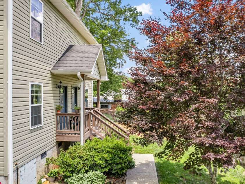 212 & 214 Portmanvilla Road, Black Mountain, NC 28711.  MLS# CAR4278450, YatesRealty ID 24265. 