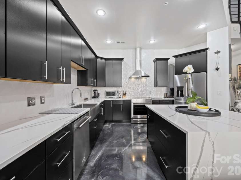 921 Westmere Avenue, Charlotte, NC 28208.  MLS# CAR4357754, YatesRealty ID 24265. 