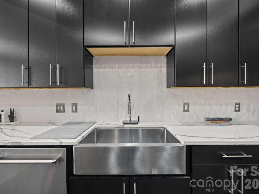 921 Westmere Avenue, Charlotte, NC 28208.  MLS# CAR4357754, YatesRealty ID 24265. 