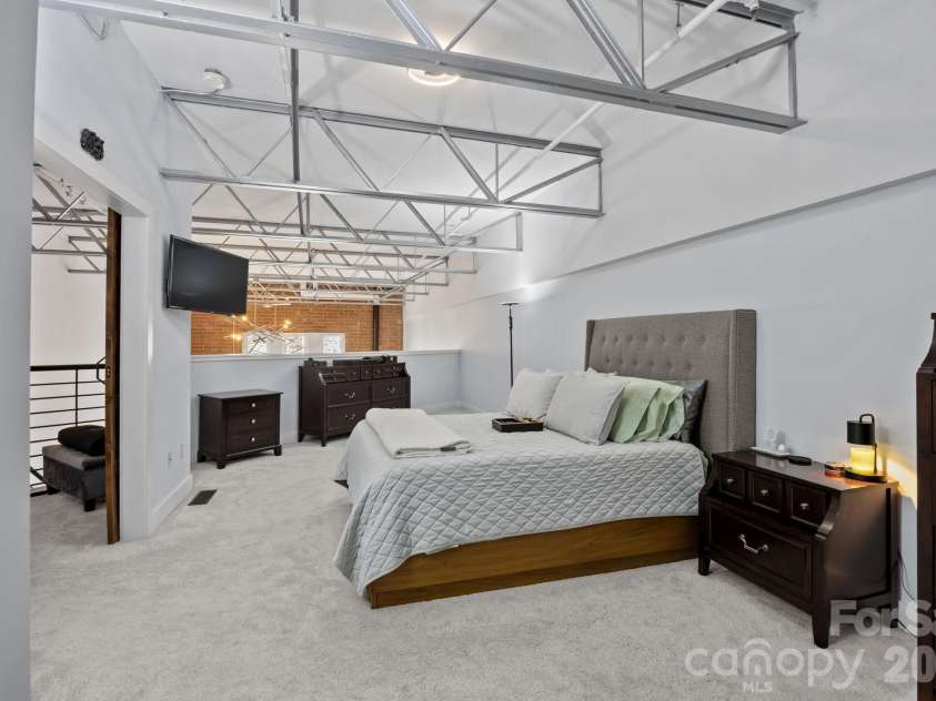 921 Westmere Avenue, Charlotte, NC 28208.  MLS# CAR4357754, YatesRealty ID 24265. 