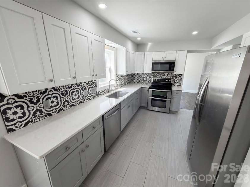 12015 Landen Drive, Charlotte, NC 28277.  MLS# CAR4359436, YatesRealty ID 24266. 