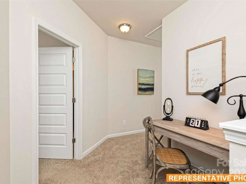 6025 Jasmine Branch Road, Charlotte, NC 28216.  MLS# CAR4278742, YatesRealty ID 24267. Suwanee Loft