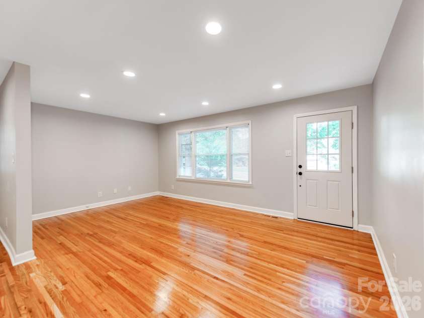 3326 Bonneville Drive, Charlotte, NC 28205.  MLS# CAR4418500, YatesRealty ID 24268. 