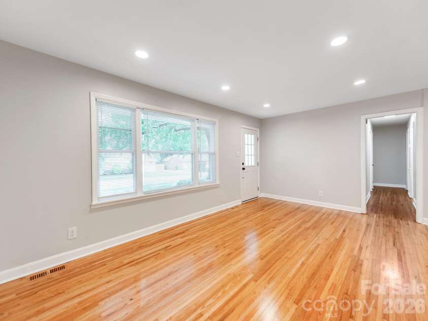3326 Bonneville Drive, Charlotte, NC 28205.  MLS# CAR4418500, YatesRealty ID 24268. 