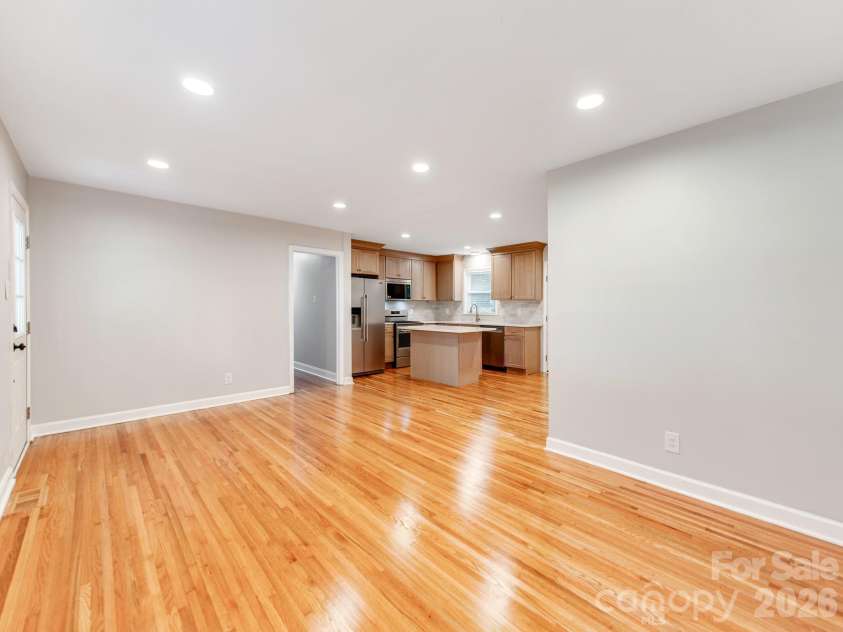 3326 Bonneville Drive, Charlotte, NC 28205.  MLS# CAR4418500, YatesRealty ID 24268. 
