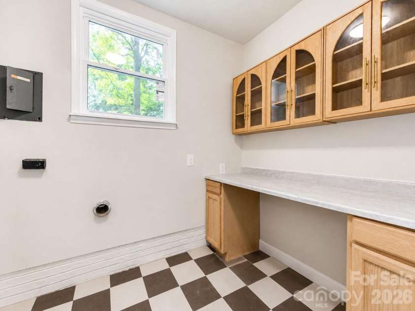 3326 Bonneville Drive, Charlotte, NC 28205.  MLS# CAR4418500, YatesRealty ID 24268. 