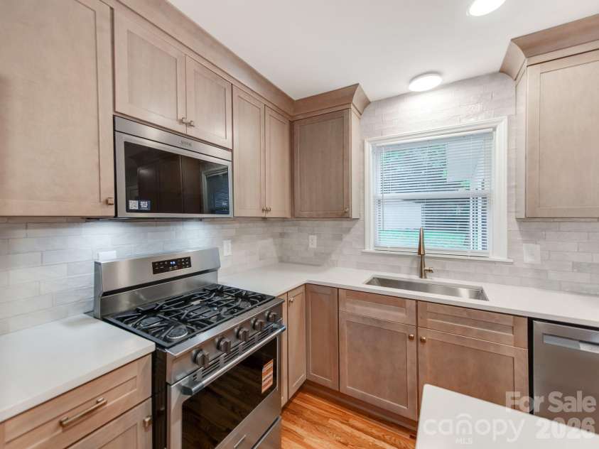 3326 Bonneville Drive, Charlotte, NC 28205.  MLS# CAR4418500, YatesRealty ID 24268. 