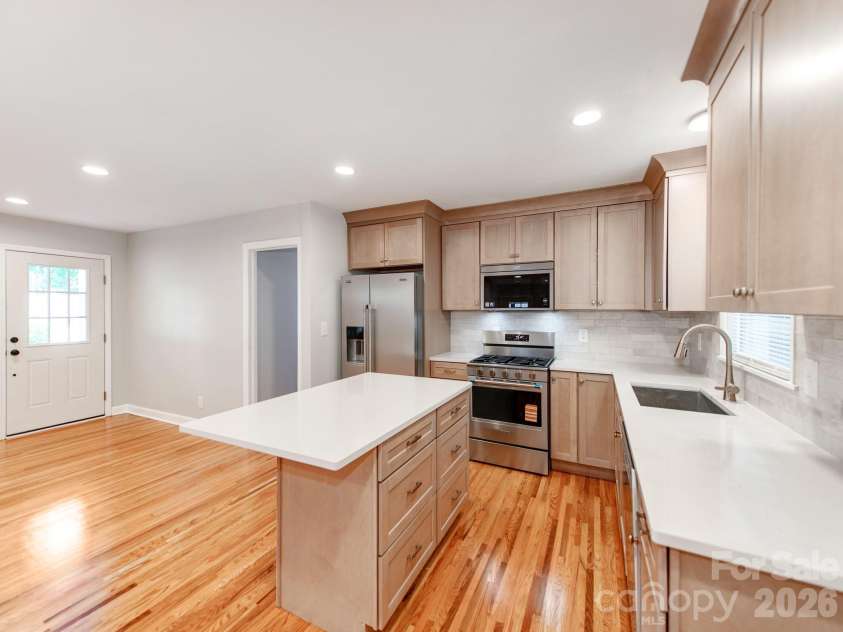 3326 Bonneville Drive, Charlotte, NC 28205.  MLS# CAR4418500, YatesRealty ID 24268. 