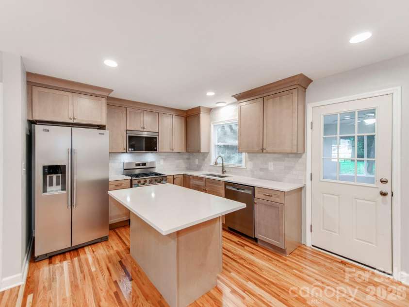 3326 Bonneville Drive, Charlotte, NC 28205.  MLS# CAR4418500, YatesRealty ID 24268. 